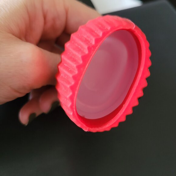 Bath & Body Works CUPCAKE Red Pocket Holder Keychain - Picture 7 of 8